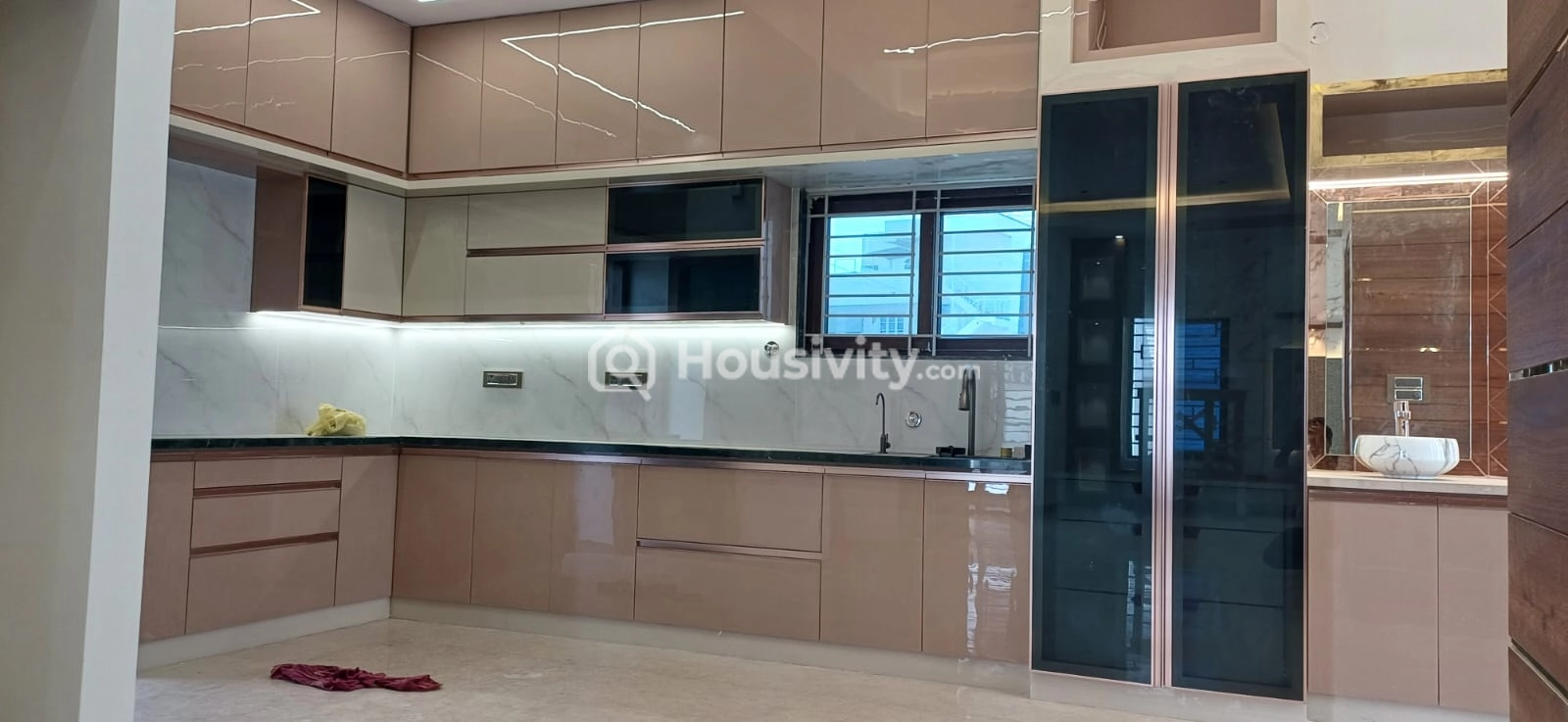 Luxurious Villa in Poornapragna Layout Image 3