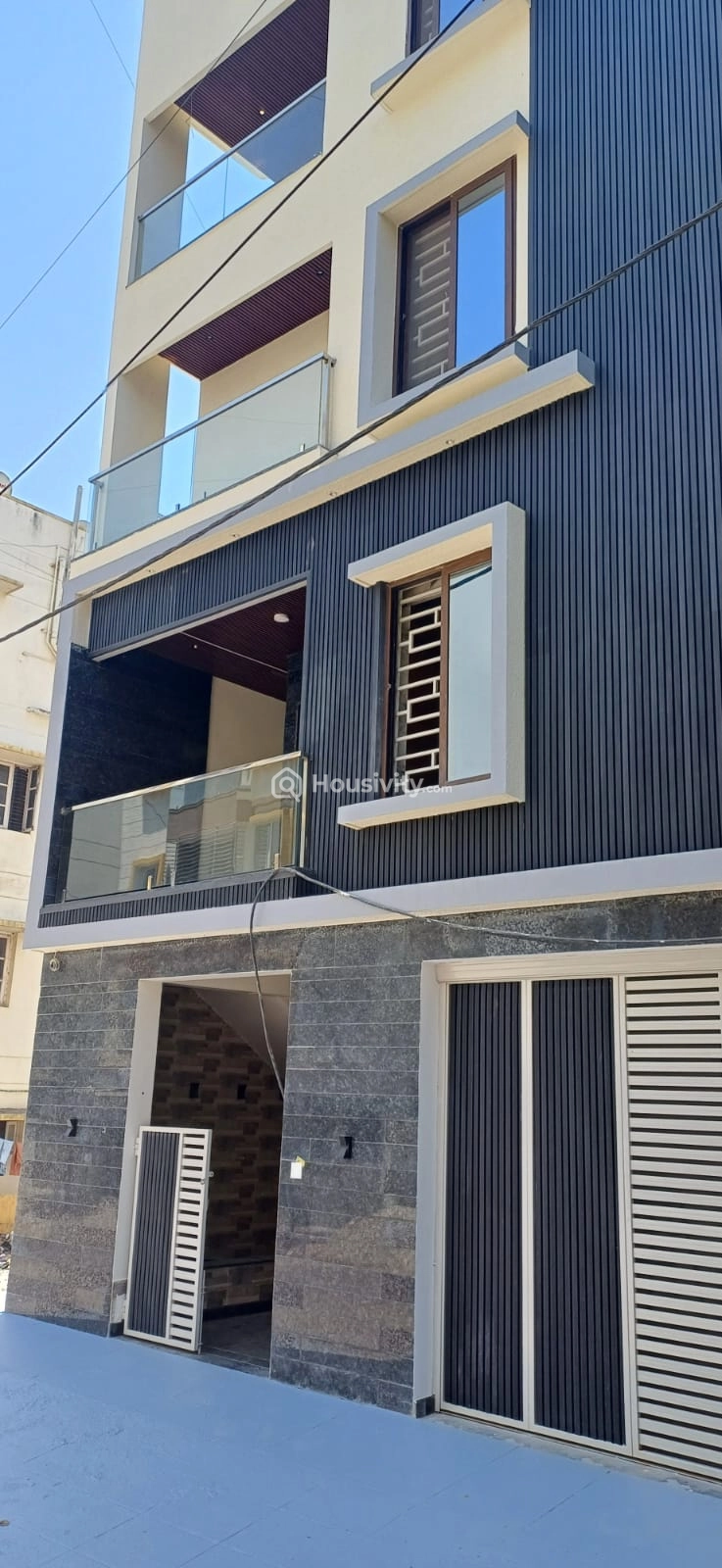 Luxurious Villa in Poornapragna Layout Image 1