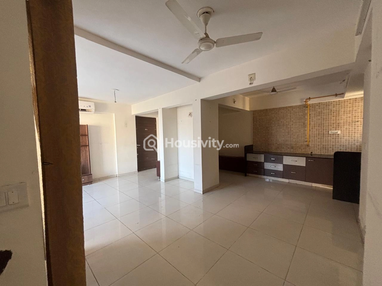 3 BHK Flat On Rent Image 2